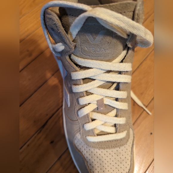 VEJA Men's V-15 Dune High Top Sneakers EU42 US9 - Picture 7 of 7